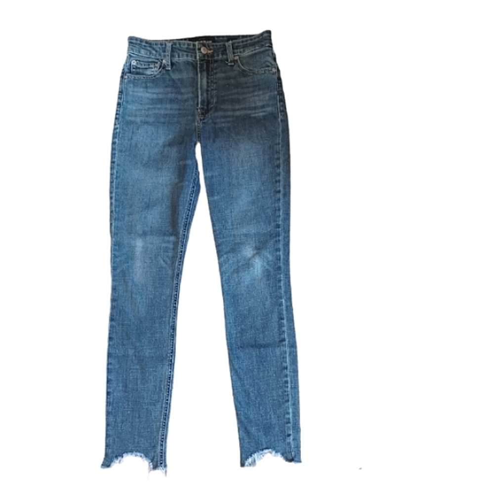 Lucky Brand skinny mildly distressed jeans  Size 2